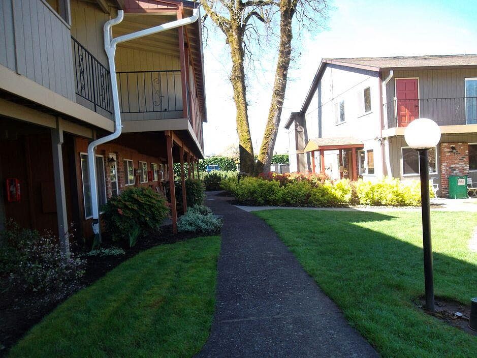 Oak Grove Village Apartment Rentals Milwaukie, OR Zillow