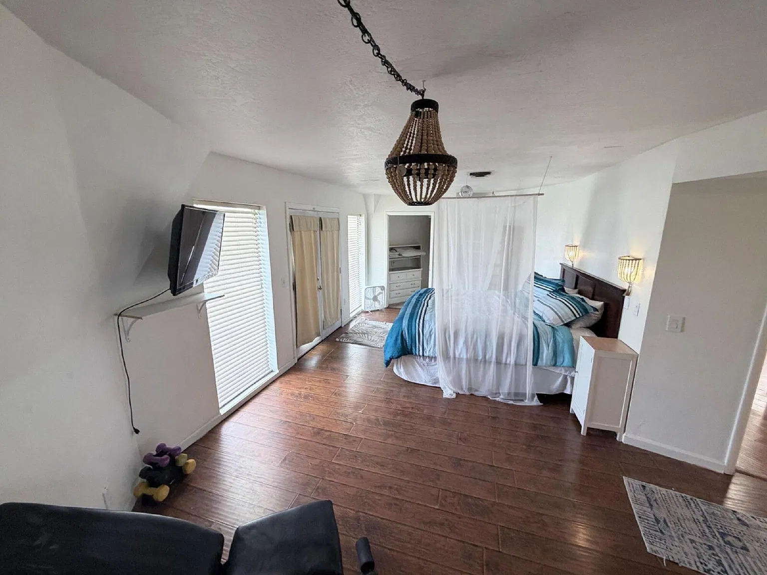 4 bed, 4.0 bath, 3434 sqft, $4,899 — Photo 4
