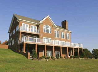 1032 Hillview Dr, Dandridge, TN 37725