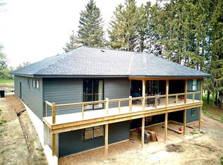 10310 Hartland Rd, Fenton, MI 48430