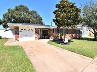 7114 Yucca Dr, Galveston, TX 77551