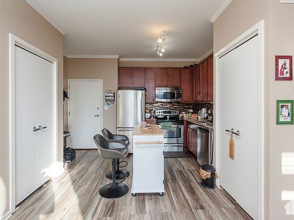 4th image of 1 E 8th St #505W