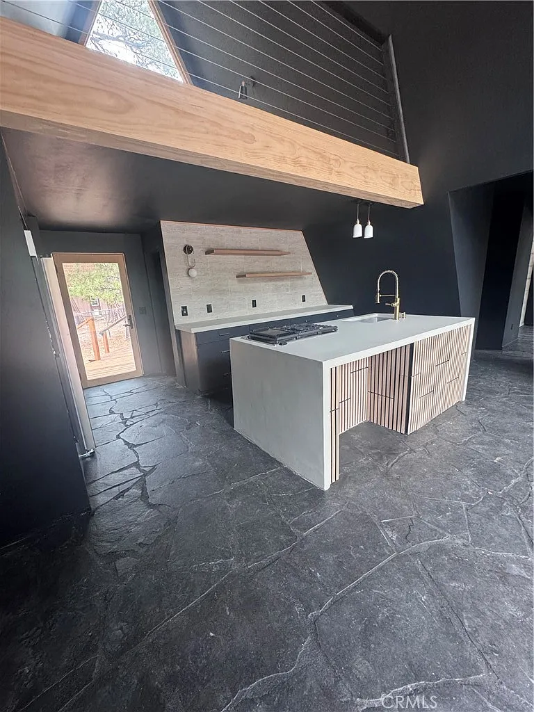 2 bed, 1621 sqft, $3,000 — Photo 3