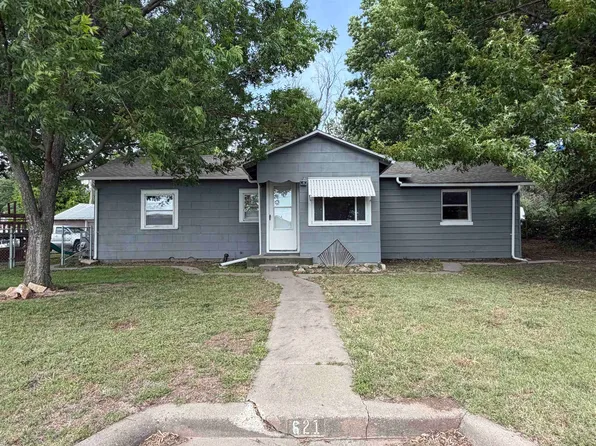 621 Alexander St, Winfield, KS 67156
