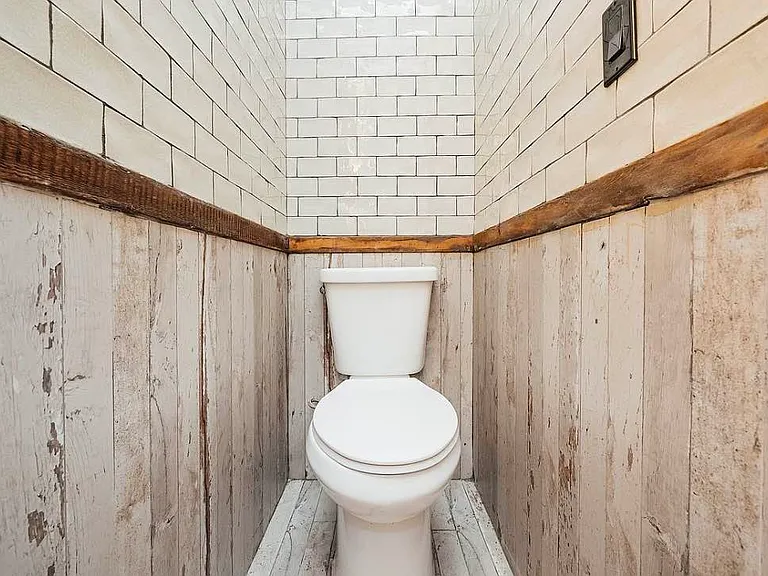 204 Starr St #2R — Photo 10