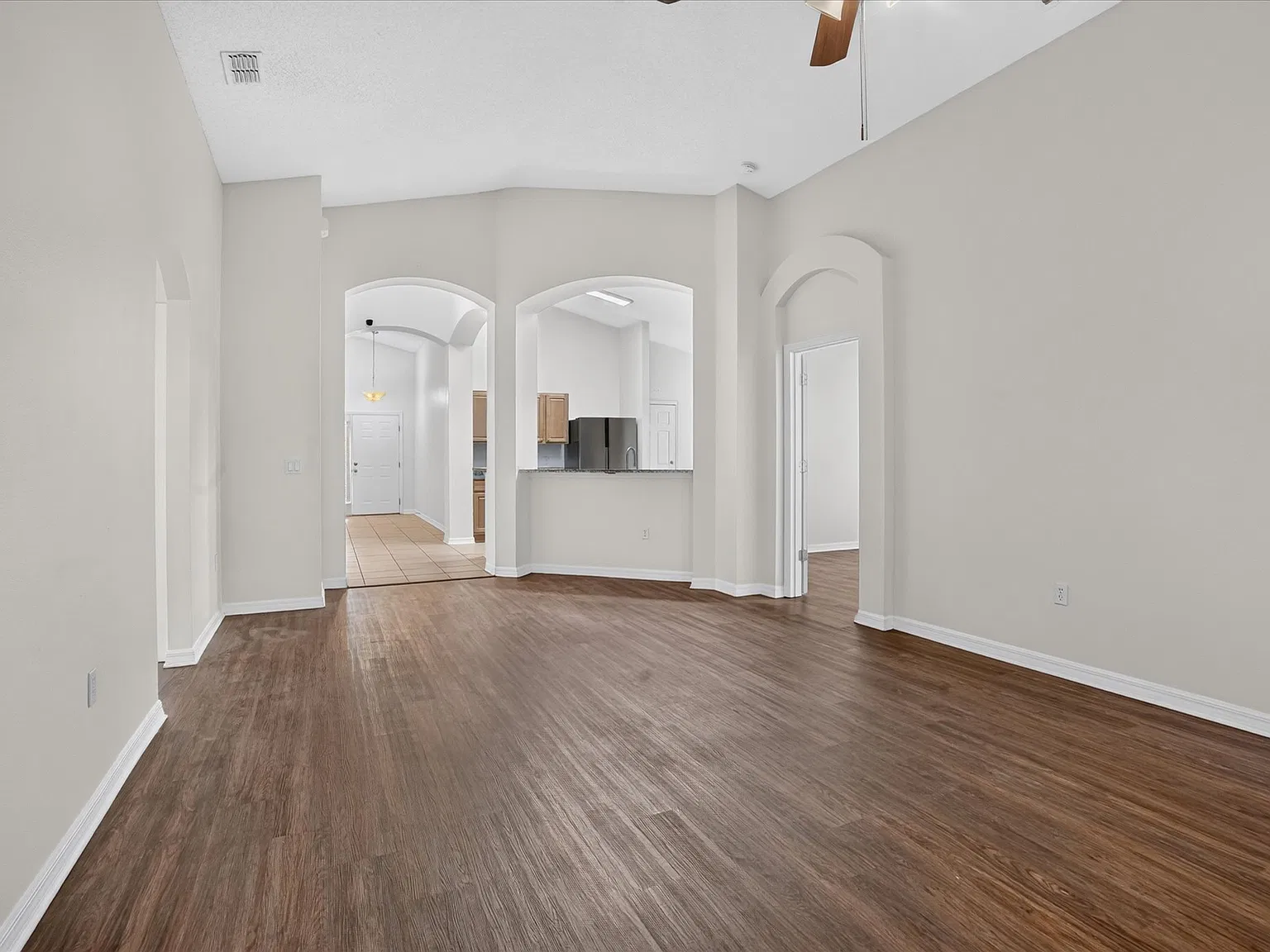 5 bed, 2028 sqft, $2,799 — Photo 4
