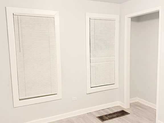 4th image of 14305 Irving Ave #1