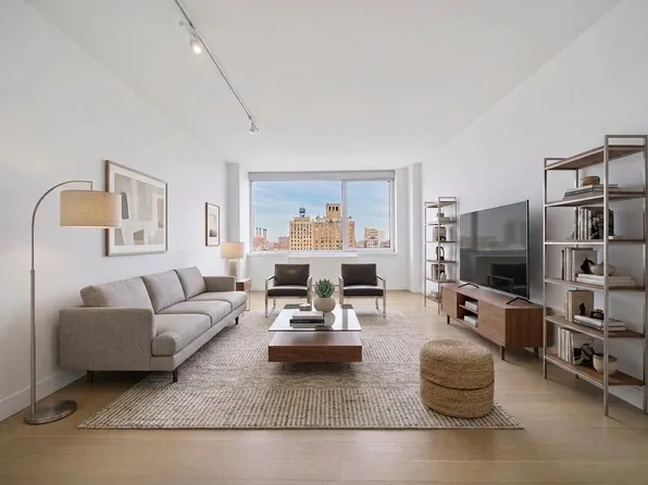 200 East 11th Street image 1 of 13