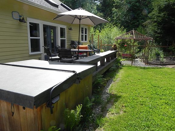 5th image of 2048 Sable Ln NE