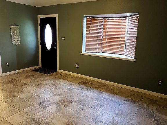 4th image of 106 Park Ln E