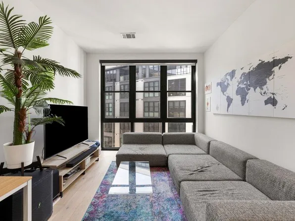 800 Embassy Dr APT 413, Austin, TX 78702