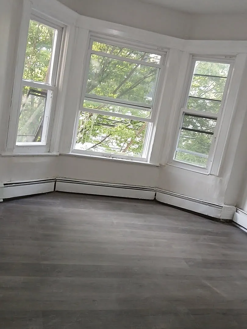 4 bed, 2000 sqft, $2,450 — Photo 3