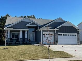 439 Mario Dr, Vadnais Heights, MN 55127