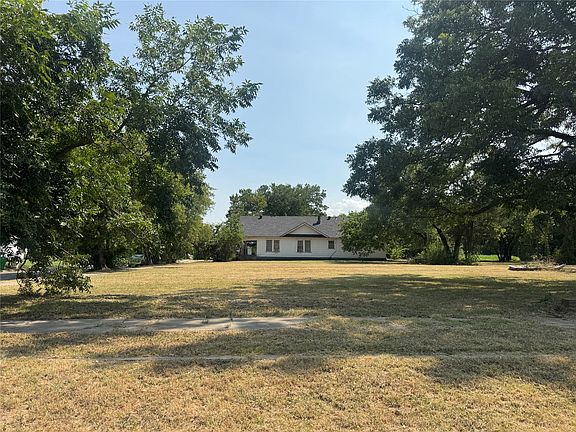 3rd image of 907 Buck St