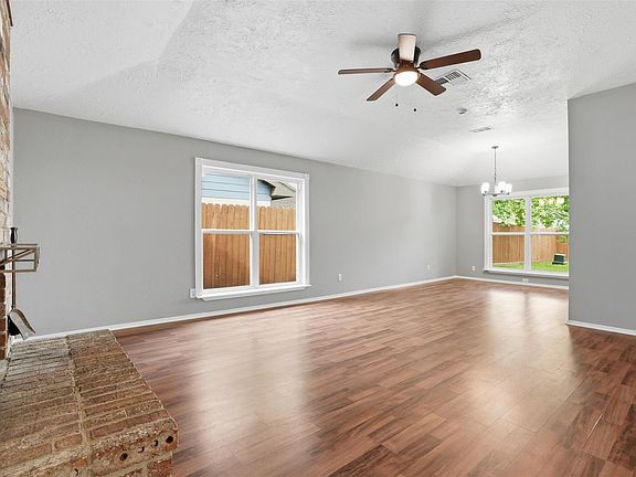 5th image of 614 Leicester Ln