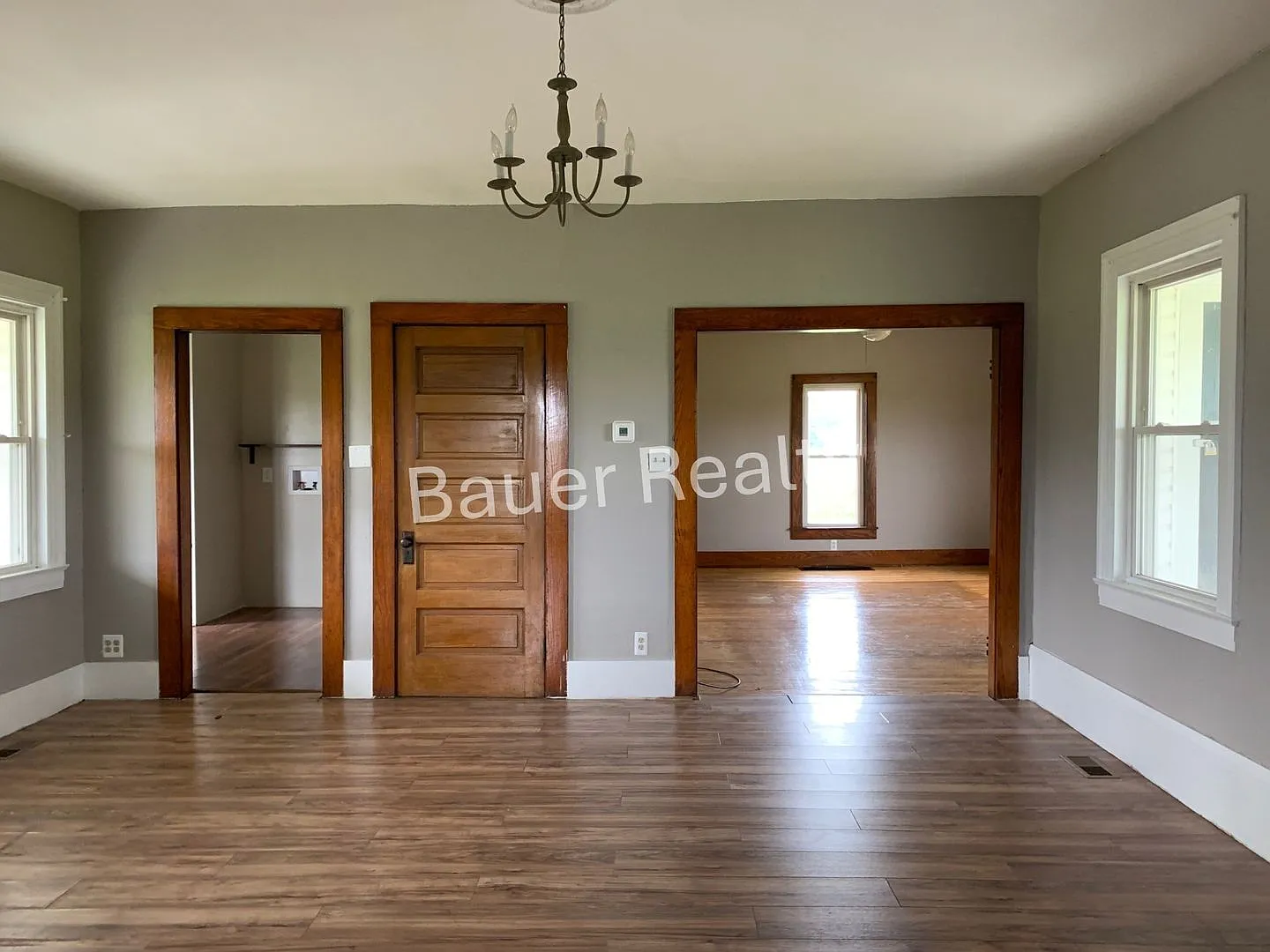 Country Living Four Bedroom! — Photo 4