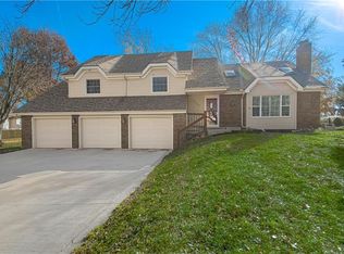 6427 N London Dr, Kansas City, MO 64151