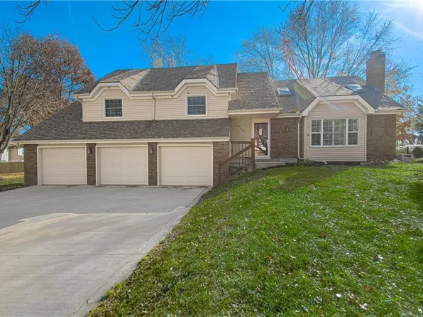 6427 N London Dr, Kansas City, MO 64151