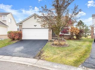 28673 Bayberry Ct E #11, Livonia, MI 48154