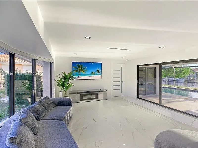 3 bed, 2.0 bath, $4,000 — Photo 3