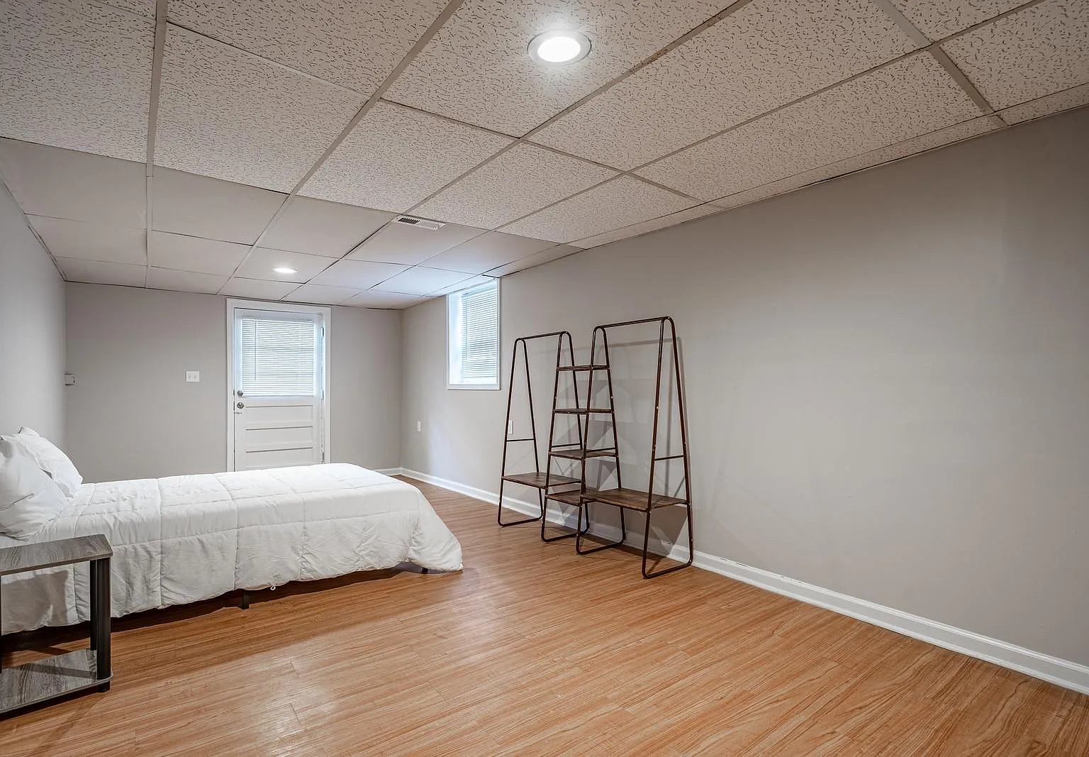 4 bed, 3.0 bath, 2928 sqft, $715 — Photo 1