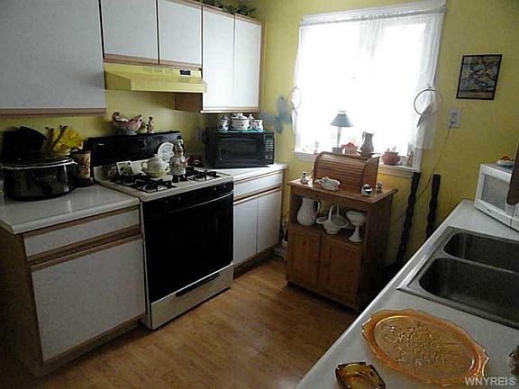 3rd image of 255 Willett St