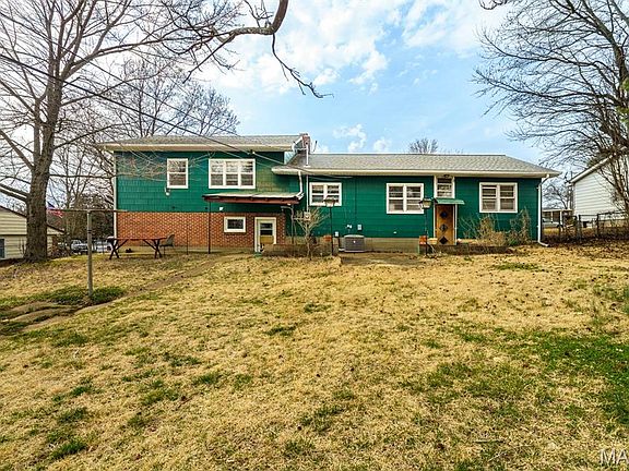 3rd image of 211 S Adrian Ave