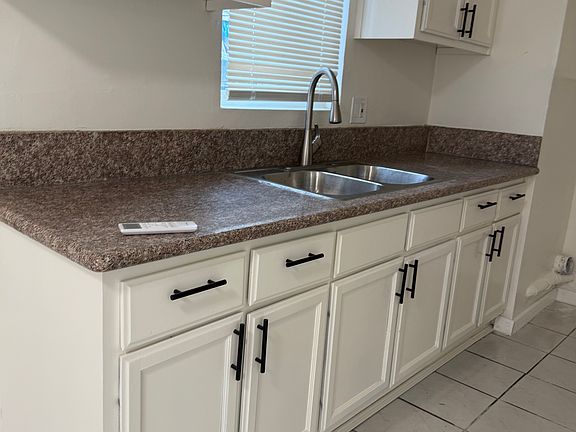 2nd image of 1028 E 20th St #1030