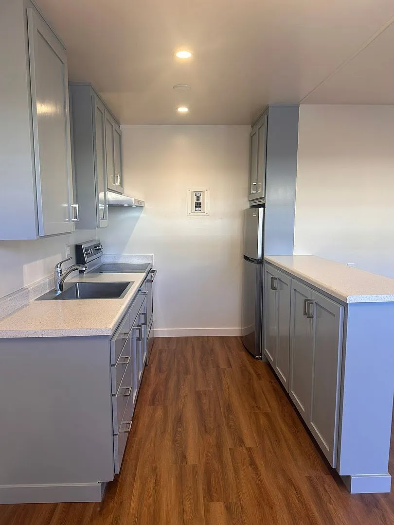 Coral Manor Apartments — Photo 1