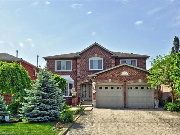 39 Peregrine Cres, Cambridge, ON N1T 1N9