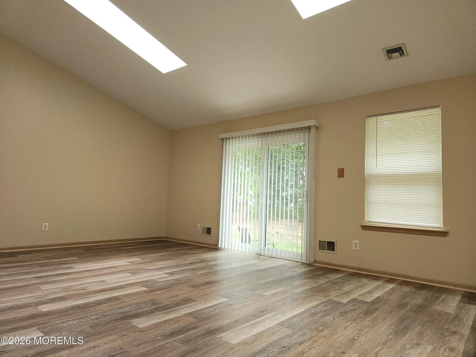 2 bed, 1114 sqft, $2,100 — Photo 2