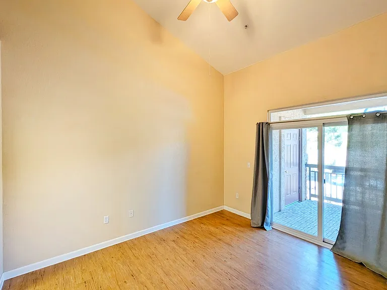555 Cougar Bluff Point #207 — Photo 10