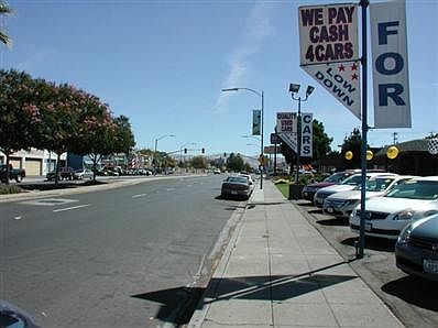 3rd image of 1574 W San Carlos St