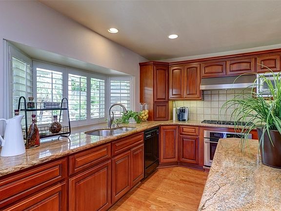 4th image of 111 S Bayberry Ct