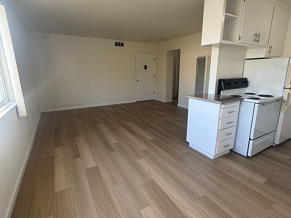 3rd image of 434 Lee St #204