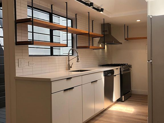 2nd image of 470 Elizabeth St #2