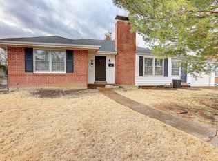 901 Leawood Dr, Saint Louis, MO 63126