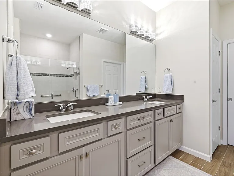 4864 Overton Cir — Photo 16