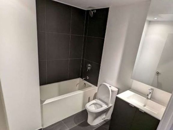 5th image of 20 Edward St #703