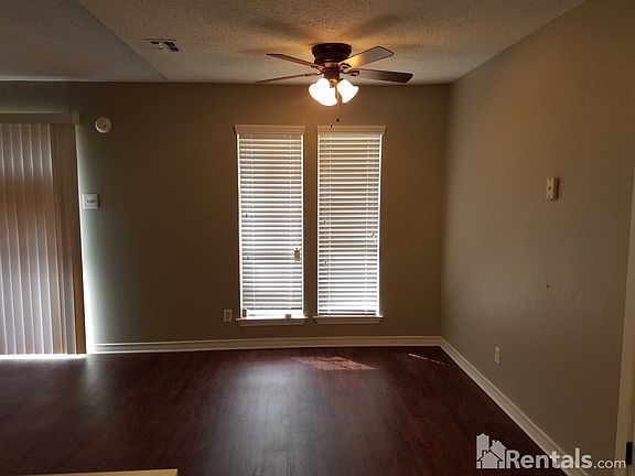 2nd image of 1401 Sam Houston Dr