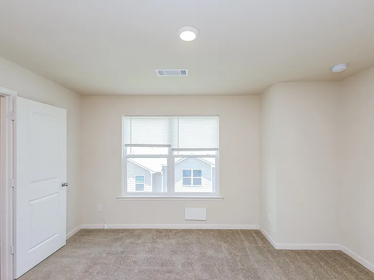 304 Highwood Ln — Photo 13