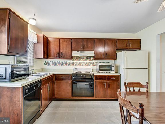 5th image of 16504 Waterfall Rd