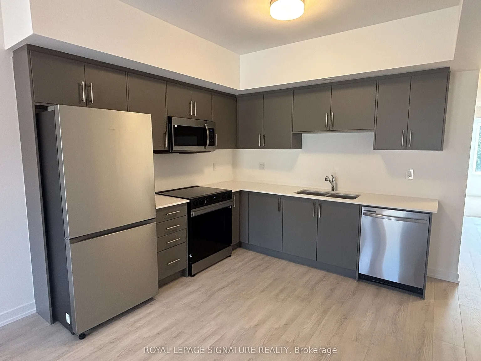 42 Lowes Rd W — Photo 3