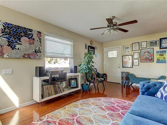 4th image of 656 40th Ave NE