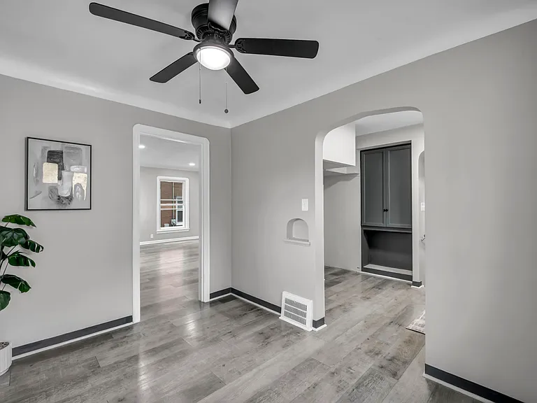 15907 Walden Ave — Photo 5