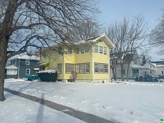 2nd image of 611 W 5th St