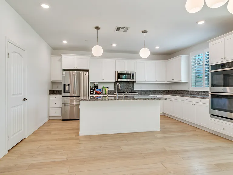 26337 Seville Ln — Photo 5