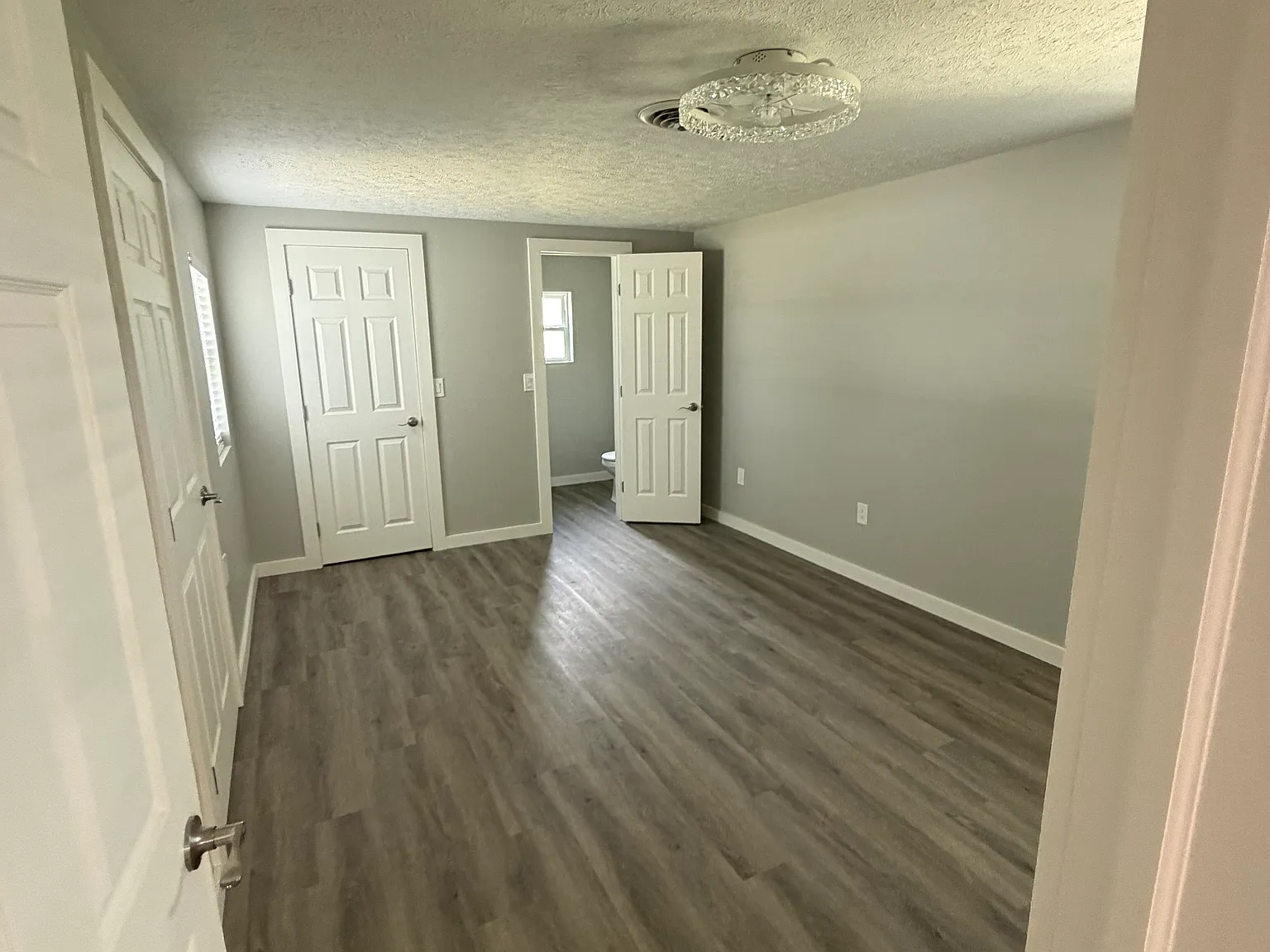 3 bed, 1.5 bath, 1560 sqft, $1,800 — Photo 3