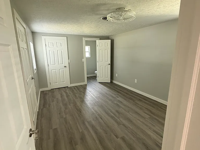 715 W Wentworth St — Photo 3