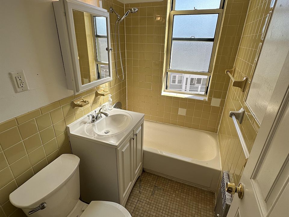 2nd image of 20 Colborne Rd #11